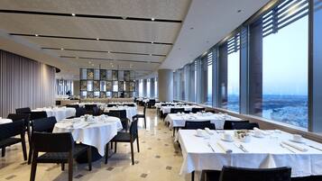 Dagelijks ontbijtbuffet (EUR 25.00 per persoon)