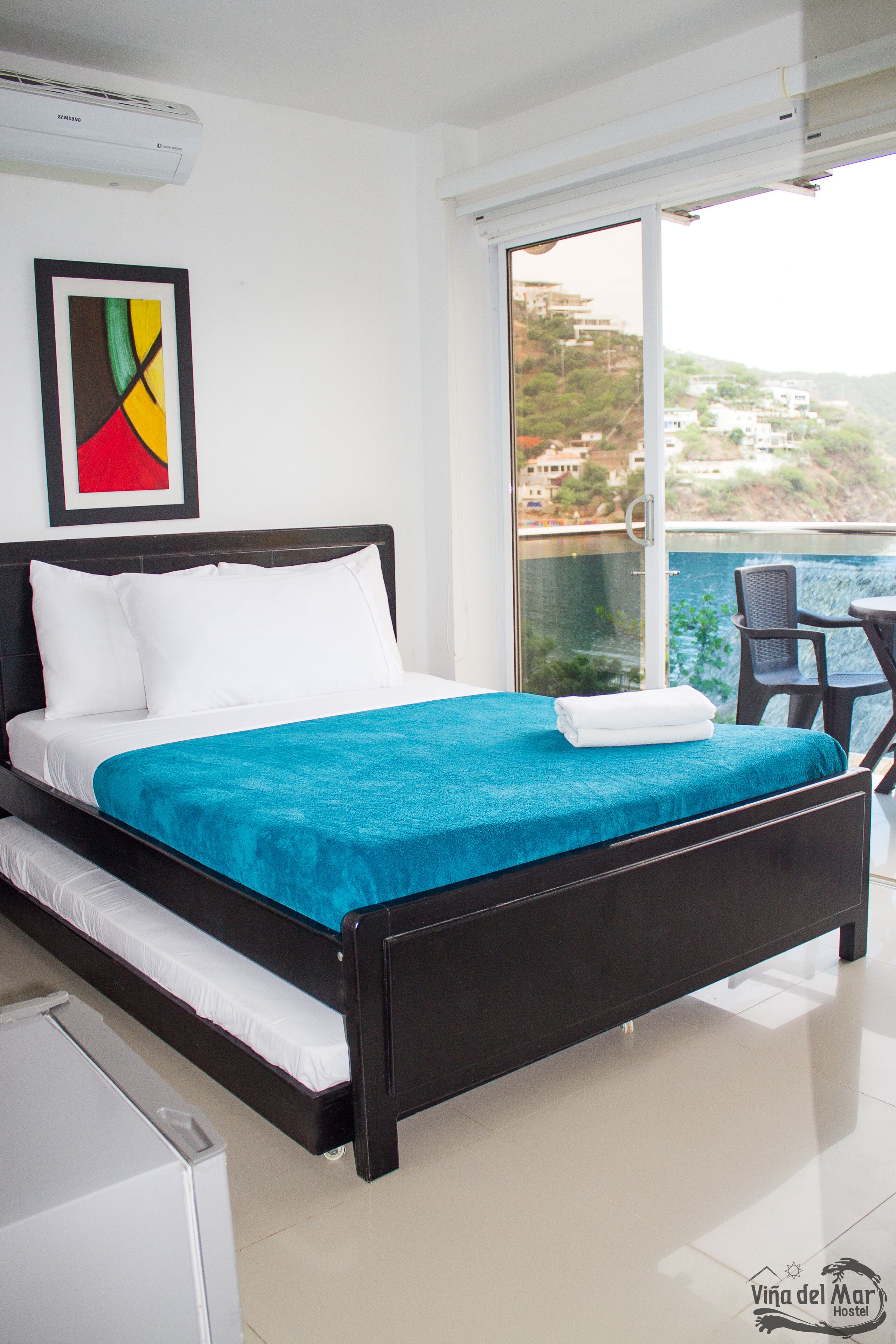 Quarto casal, sacada | Cortinas blackout, Wi-Fi de cortesia, roupa de cama