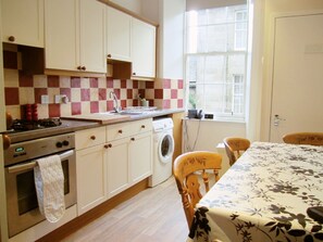 Private kitchen - Edinburgh City Retreat Apartments (Edinburgh)