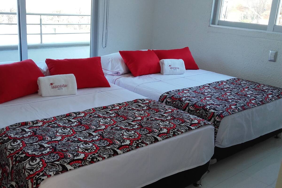 Kahden hengen huone | Tallelokero huoneessa, pimennysverhot, ilmainen Wi-Fi