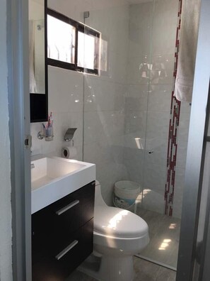 Standard Room | Bathroom