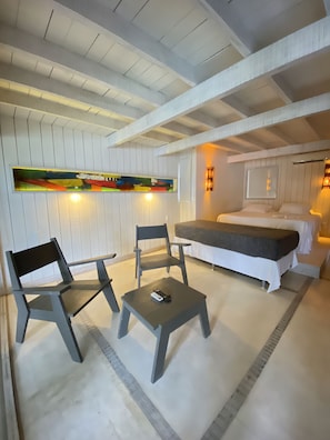 Phòng Suite Deluxe | Minibar, két bảo mật tại phòng, bàn, màn/rèm cản sáng 