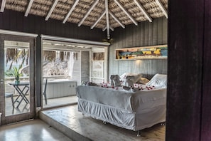 Suite familiar | Minibar, caixa forta a l'habitació, escriptori i cortines opaques