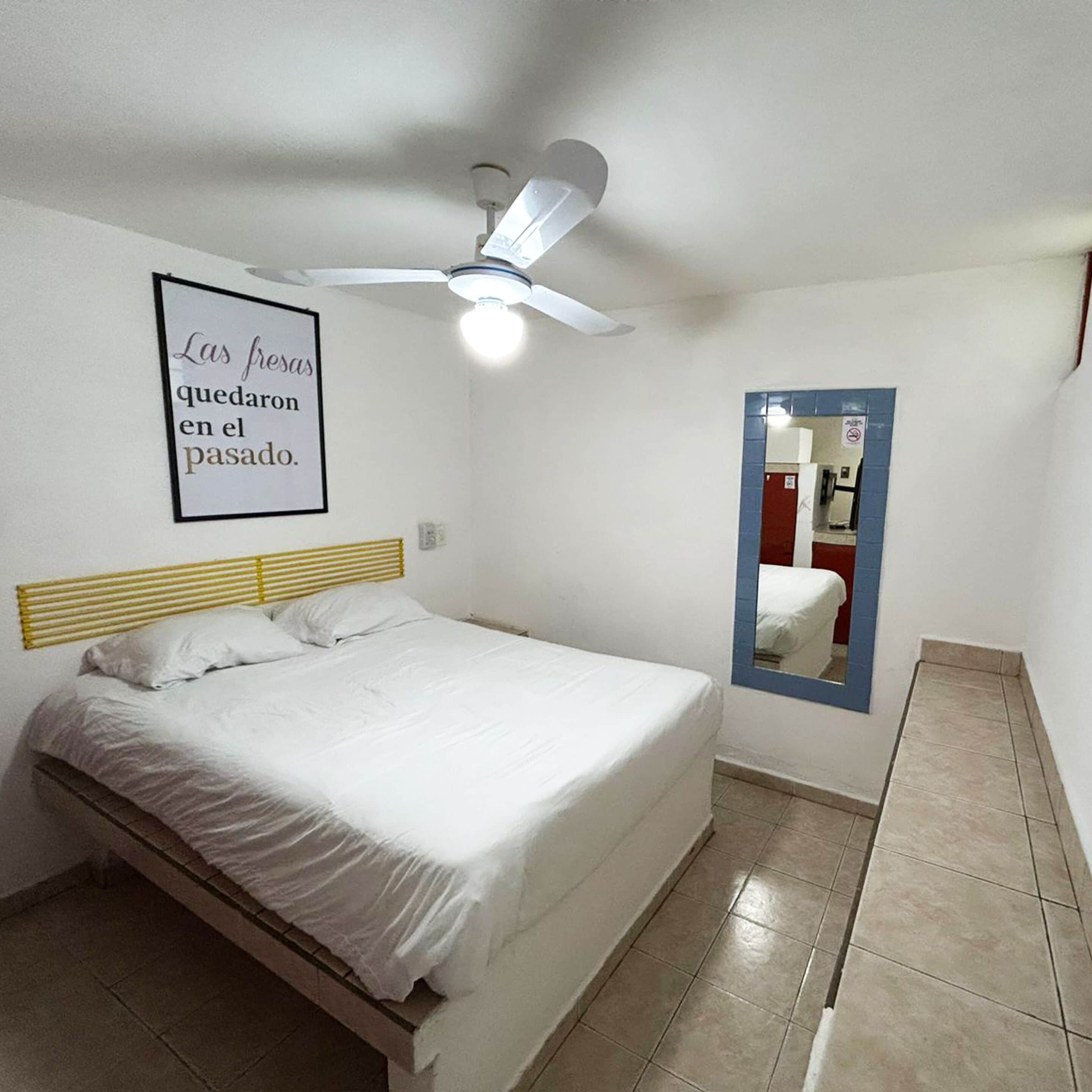 Perushuoneisto, 1 parisänky | 1 makuuhuone, yksilöllisesti kalustettu, silitysrauta/-lauta