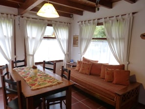 Cabin (5 People) | Living area | LCD TV - Tierra Sureña (San Carlos de Bariloche)