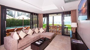 Villa Confort, 2 habitaciones | Sala de estar | Una televisión