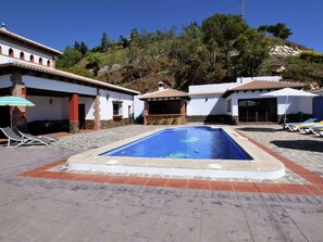 Pool - Family Villa with Garden (Sayalonga)