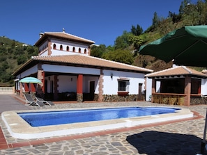 Pool - Family Villa with Garden (Sayalonga)