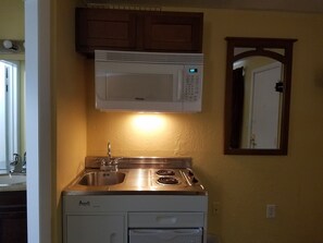 Standard Single Room, 1 King Bed | Private kitchenette - Budget Inn (Keokuk)