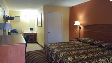 Escritorio, wifi gratis y ropa de cama