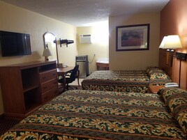 Escritorio, wifi gratis y ropa de cama 