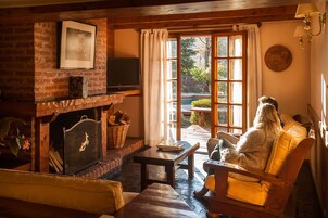 Classic Cabin, 2 Bedrooms (4 People) | Living area | Flat-screen TV, fireplace