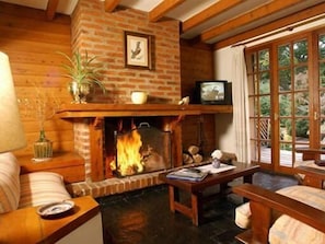 Flat-screen TV, fireplace