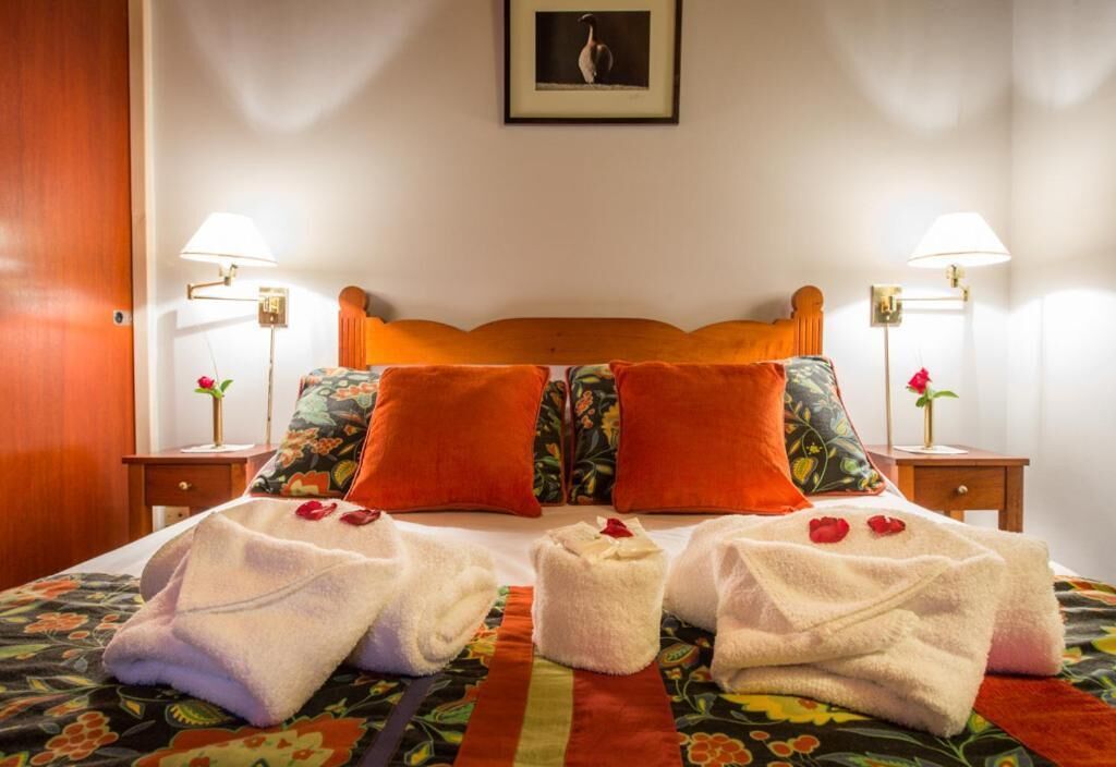 2 bedrooms, premium bedding, in-room safe, blackout drapes