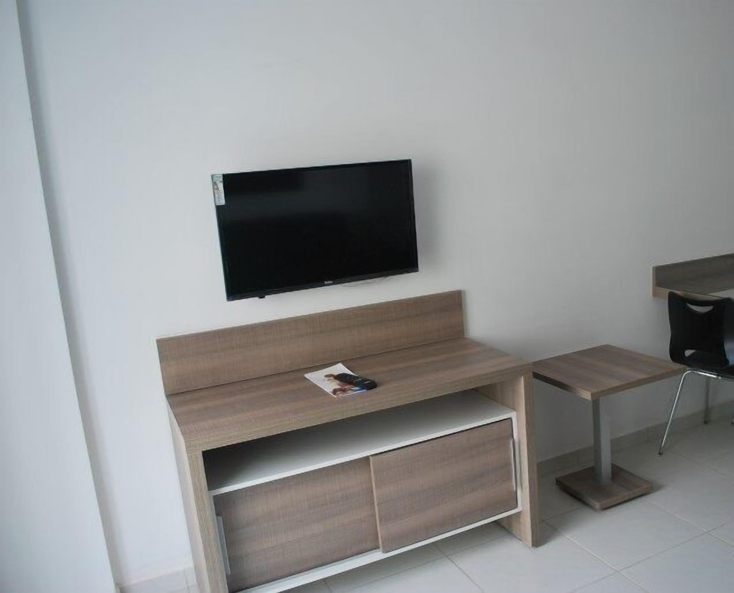 apartment, 2 bedrooms | living room | tv