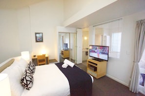 Penthouse, 2 Schlafzimmer | 2 Schlafzimmer, Zimmersafe, Schreibtisch, Bügeleisen/Bügelbrett
