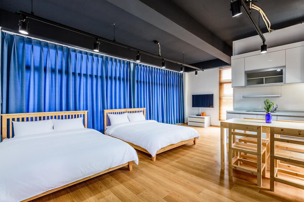 高级双床房 | 隔音、免费 WiFi