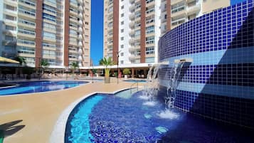 7 piscinas externas, espreguiçadeiras