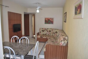 อพาร์ทเมนท์, 2 ห้องนอน | ห้องนั่งเล่น | ทีวี