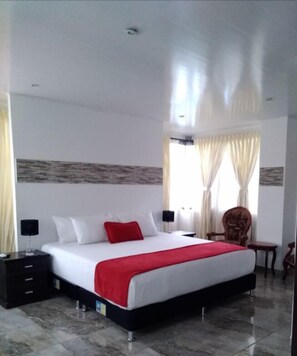 ห้องซูพีเรีย | มินิบาร์, ตู้นิรภัยในห้องพัก, โต๊ะทำงาน, เตารีด/โต๊ะรีดผ้า