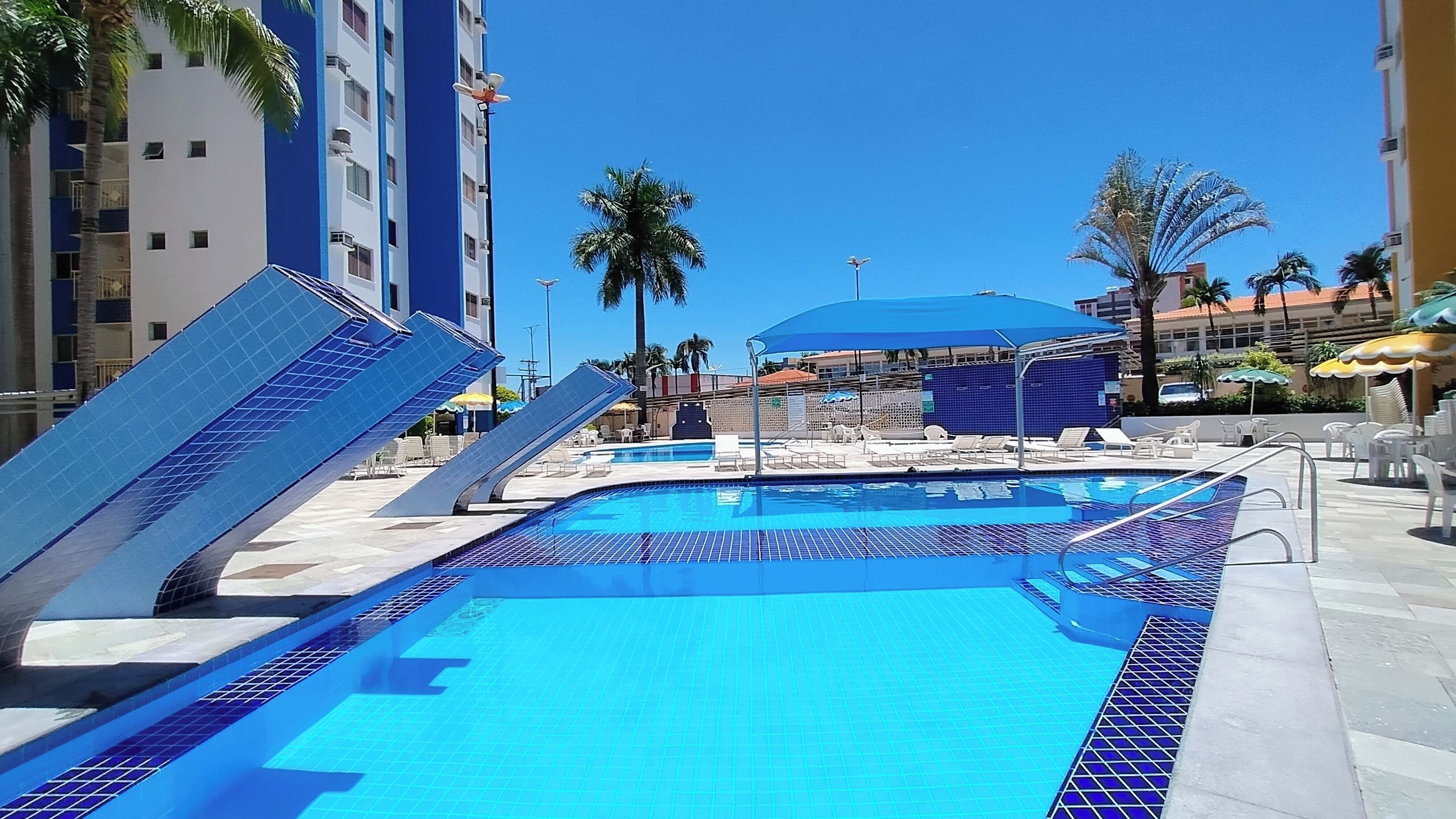 7 outdoor pools, sun loungers