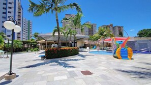 7 outdoor pools, pool loungers