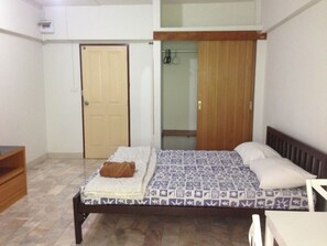 Standard Double Room | Free WiFi - Yaowamal Apartment (Nonthaburi)