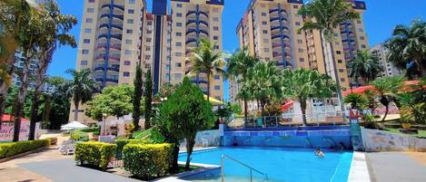 6 albercas al aire libre