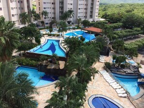 8 outdoor pools, pool loungers