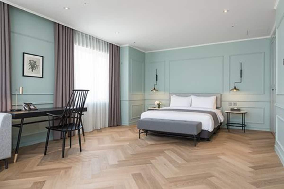 Junior suite, 1 slaapkamer | Luxe beddengoed, een kluis op de kamer, een bureau