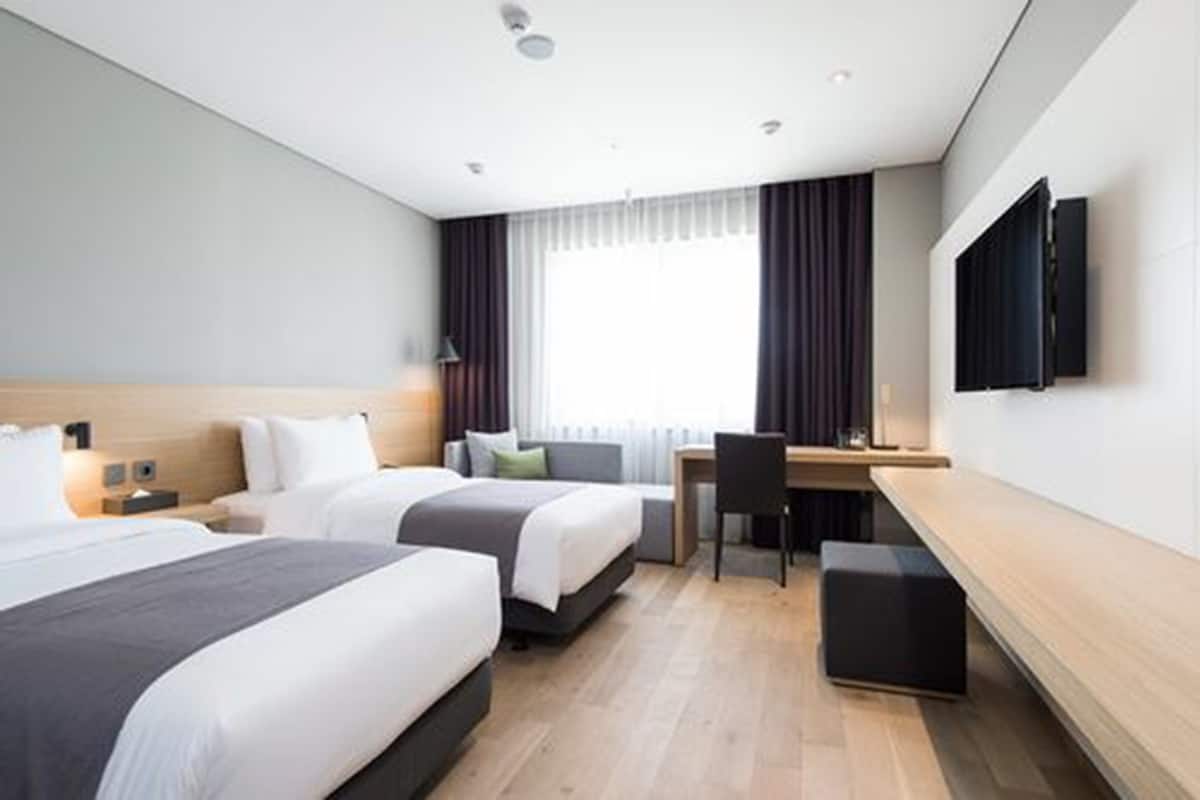 Standaard Twin kamer | Luxe beddengoed, een kluis op de kamer, een bureau