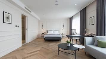 Junior Suite, 1 Bedroom | Premium bedding, in-room safe, desk, blackout drapes