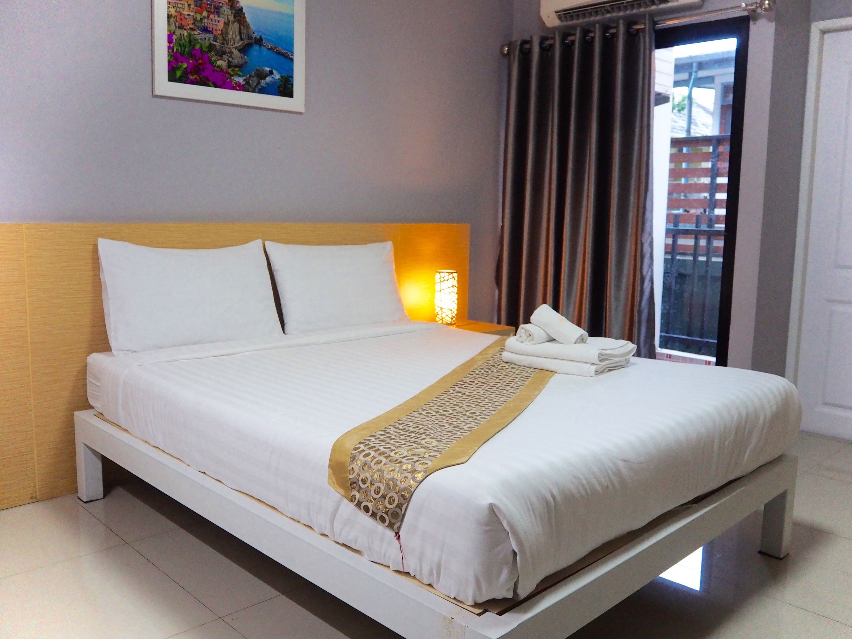 Desk, blackout curtains, free WiFi