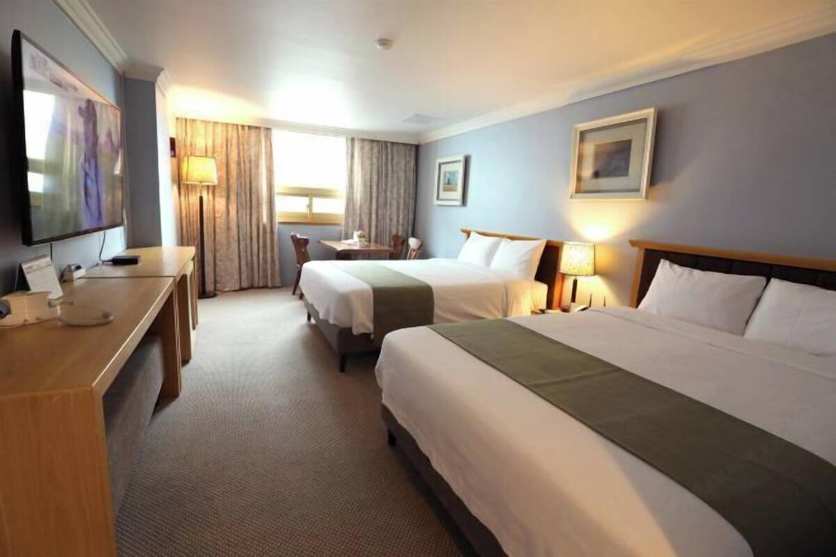 1 bedroom, blackout curtains, free WiFi, bed sheets