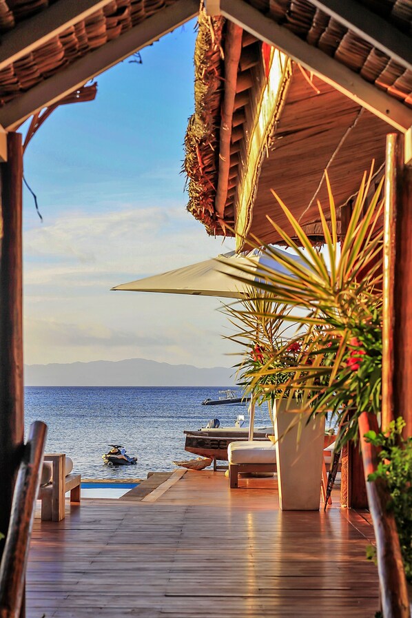 Balcony - Tides Reach Resort (Taveuni Island East)
