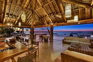 Breakfast, lunch and dinner served - Tides Reach Resort (Taveuni Island East)