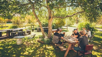 Déjeuner et dîner servis sur place