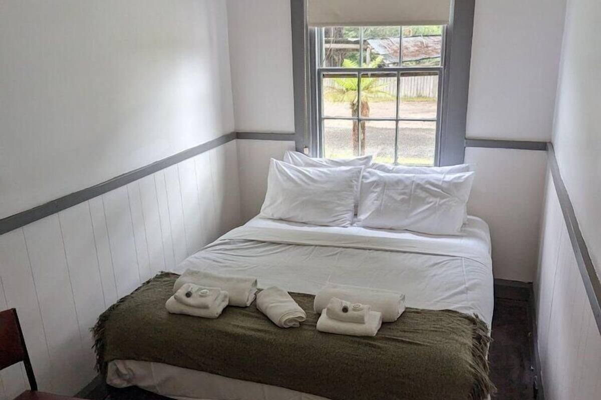 Iron/ironing board (on request), bed sheets