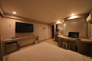 Deluxe Double Room | Premium bedding, blackout drapes, iron/ironing board, free WiFi - Hotel M Story (Suwon)