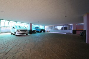 免费自助停车、免费代客停车