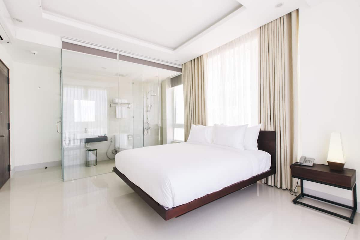 1 bedroom, premium bedding, pillow-top beds, minibar