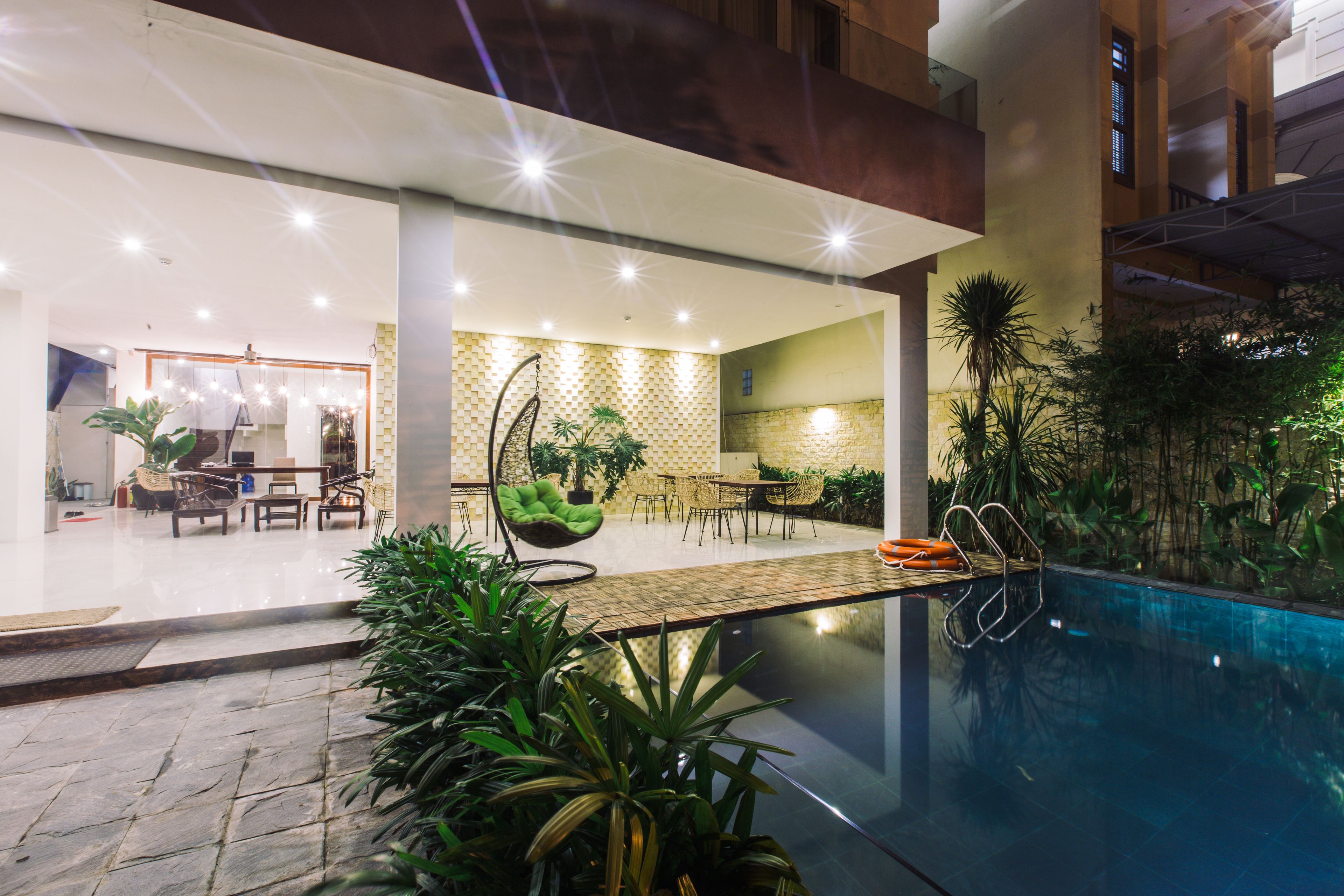 Hồ bơi ngoài trời 