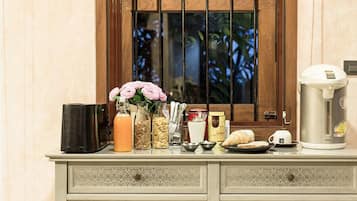 Daily English breakfast for a fee