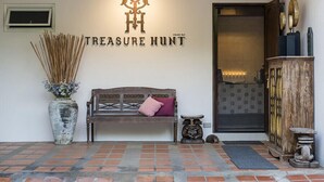 Unclassified image, 5 of 36, button - Treasure Hunt (Bang Phli)