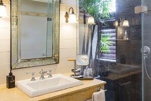 Bathroom - Treasure Hunt (Bang Phli)