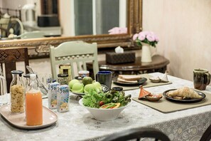 매일 영국식 아침 식사 유료