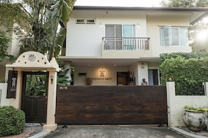 숙박 시설 입구