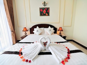 Minibar, in-room safe, desk, blackout curtains - Marguerite Hotel (Da Lat)