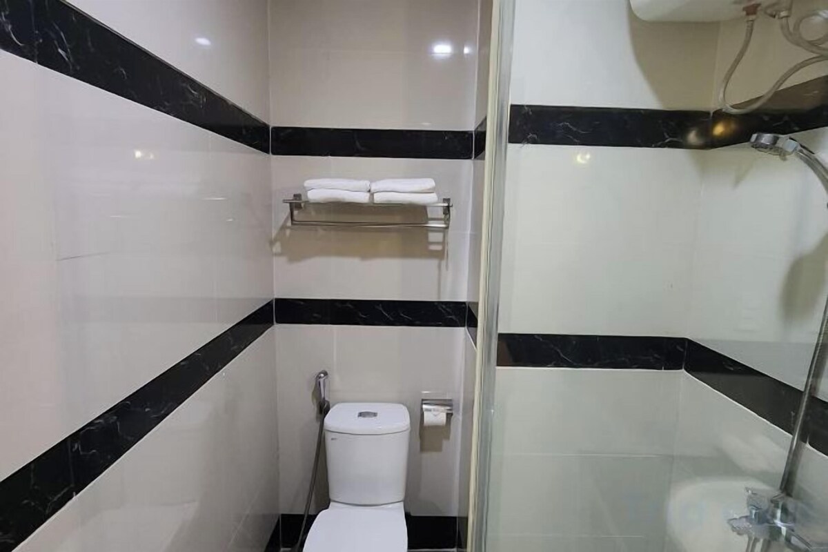 Baño | Ducha, artículos de higiene personal gratuitos y secador de pelo