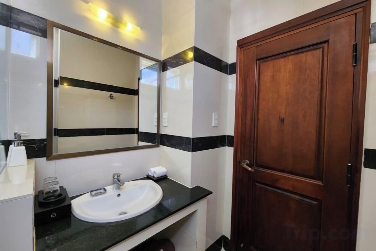 Baño | Regadera, amenidades de baño gratuitas, secadora de cabello, pantuflas
